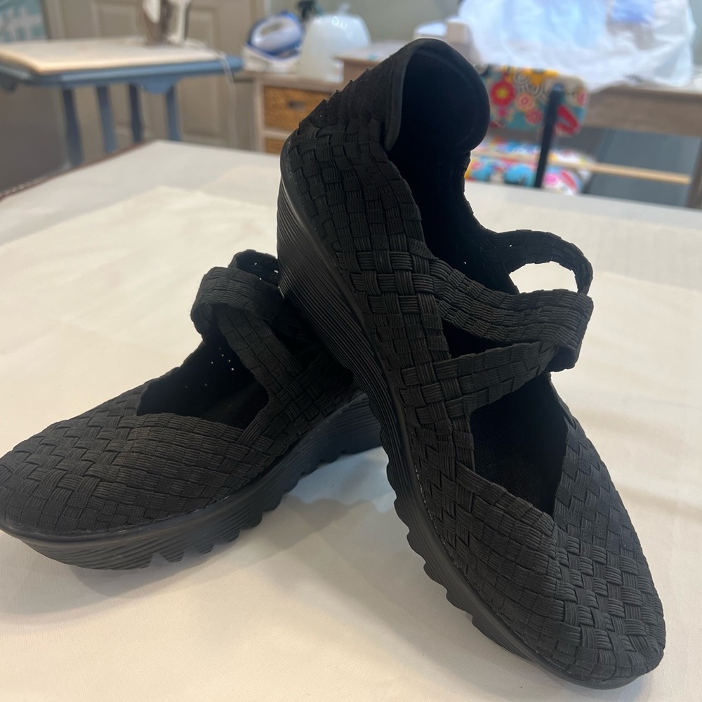 bernie mev. Black Woven Wedges